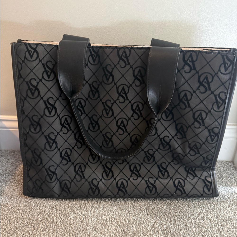 Black and Gray Patterned Tote Bag